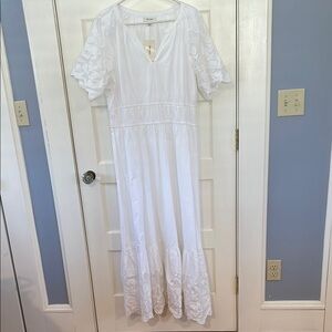 Chic White Lace Maxi Dress